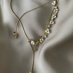 【Camelliara】Stylish Pull-out Camellia Opal Floral Necklace (Gold-Plated)